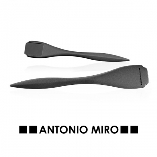 Abrecartas promocional Antonio Miró 