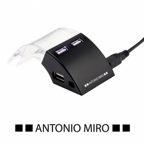 Puerto USB Cosik de Antonio Miró
